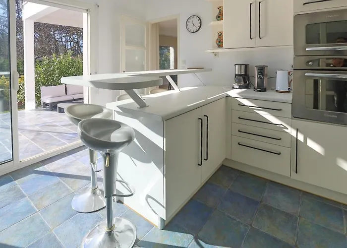 Oceanside Cap-ferret