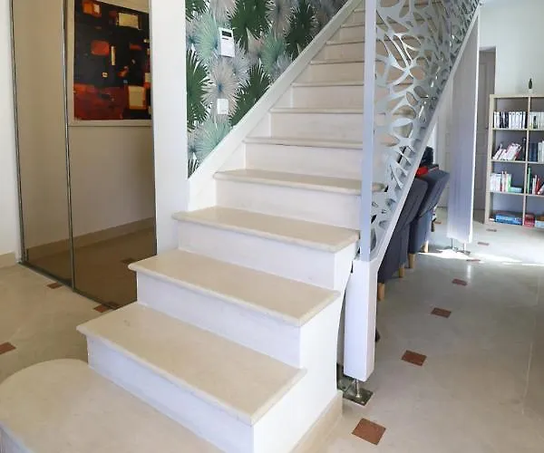 Oceanside Cap-ferret Villa